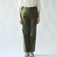 オリーブグリーン