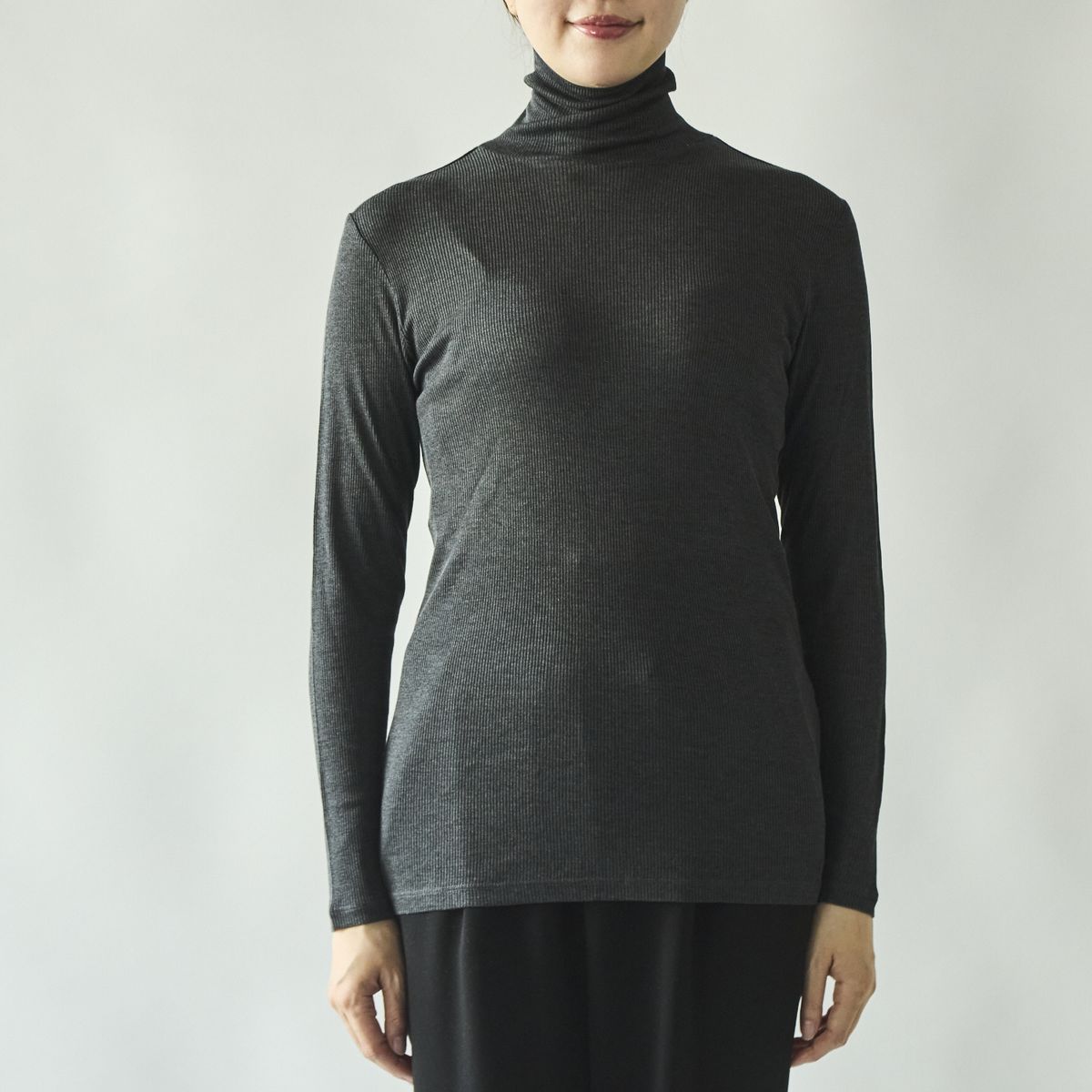 DRESS HERSELF/スタイルストア限定 シルクリブハイネックカットソー