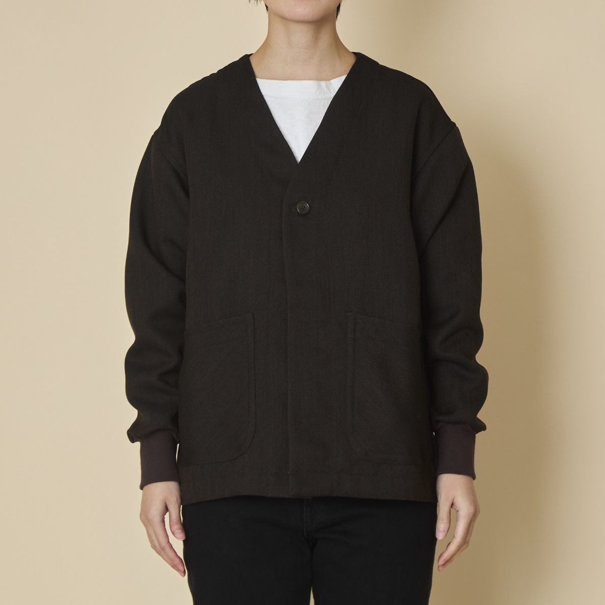 ダークブラウン