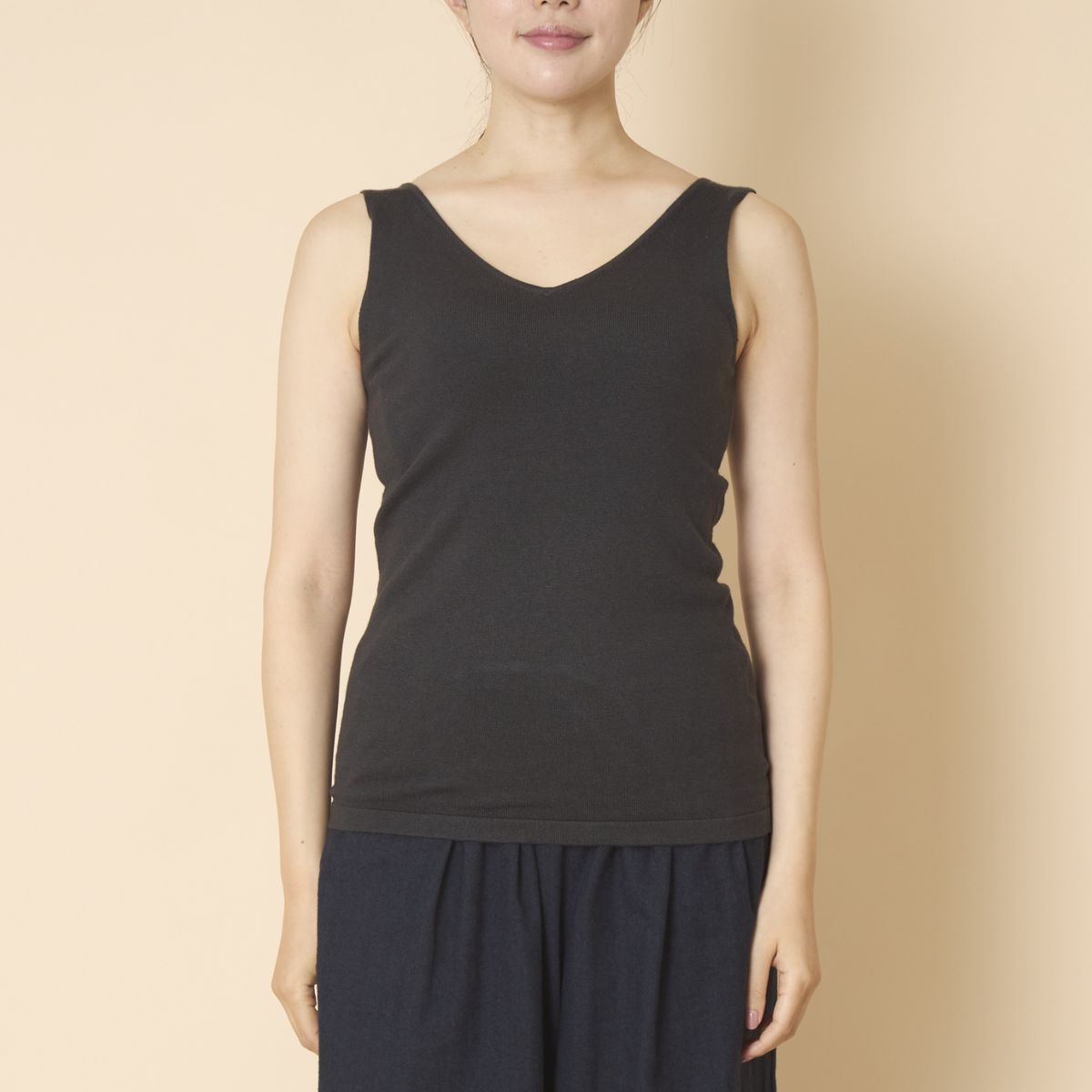 チャコールグレー