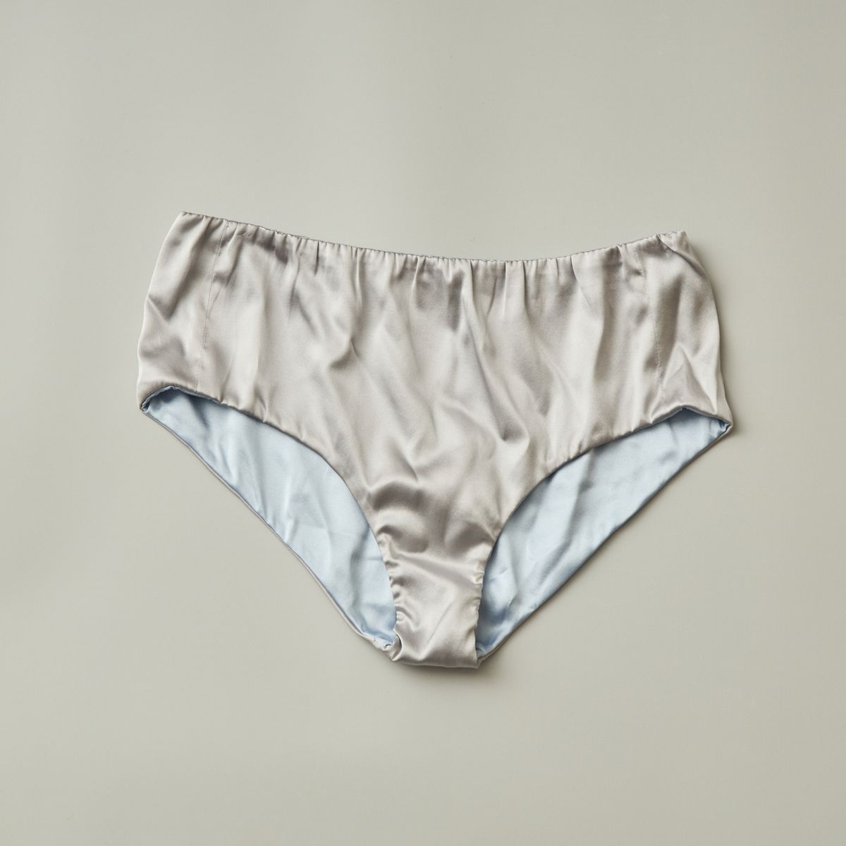 シルバーグレー