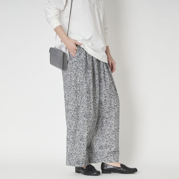 TUTIE./コットンリネンフラワープリントパンツ