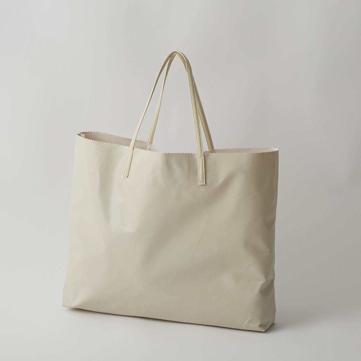 ミスティベージュ×オフホワイト