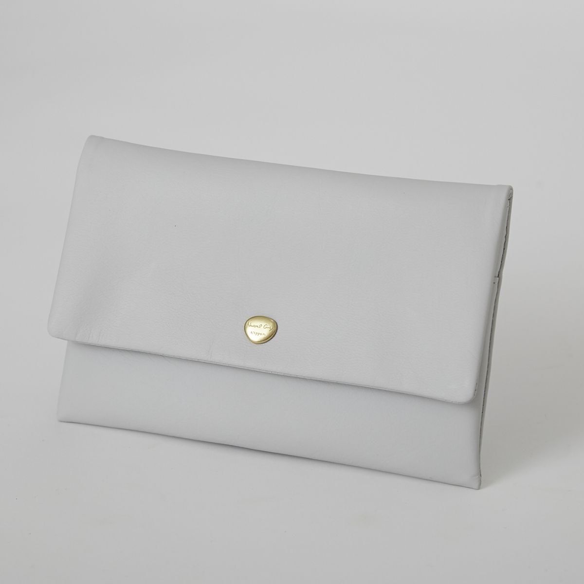 シルバーホワイト