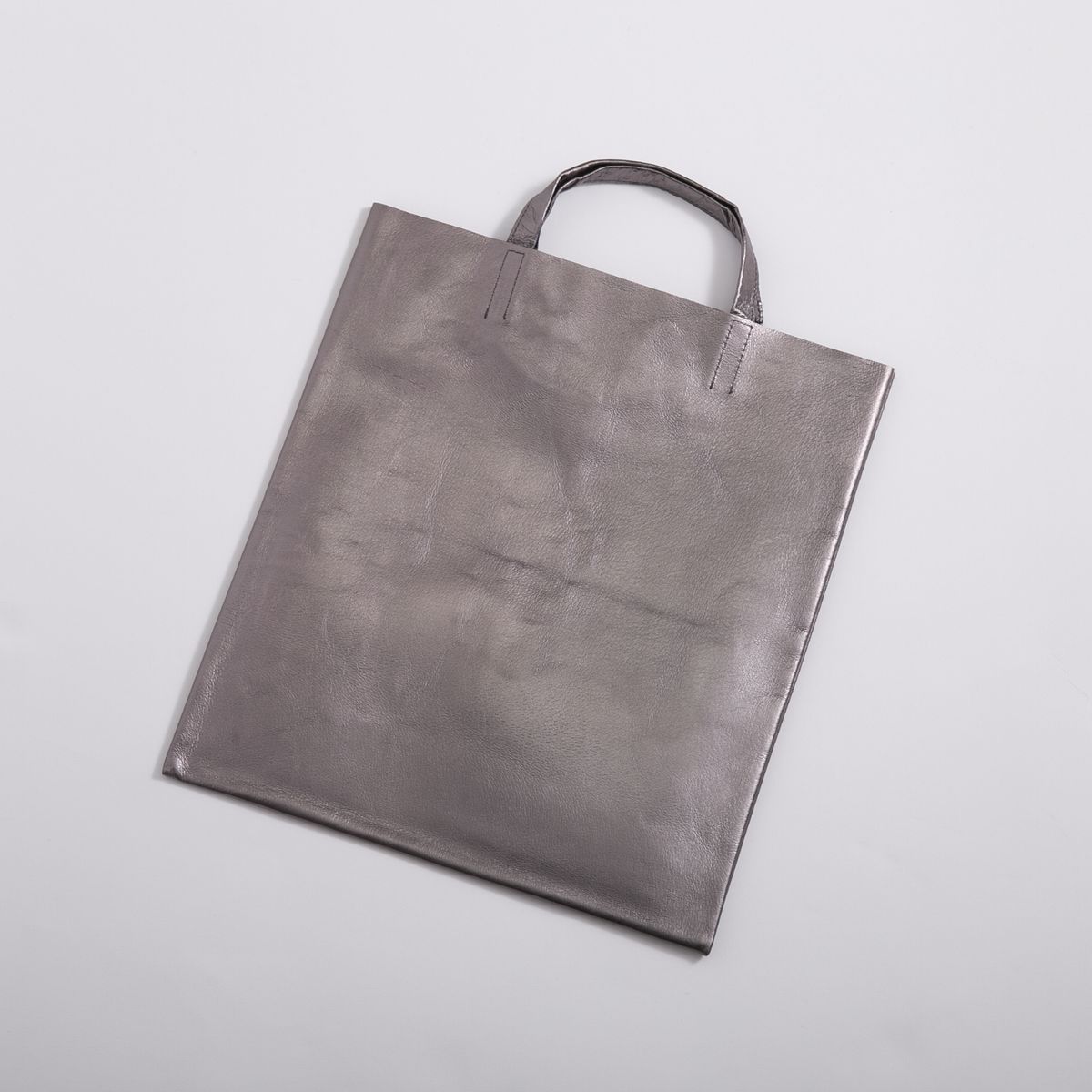 グロッシーシルバー