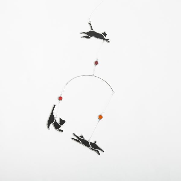 micat glass/ステンドグラスのキャットモビール -つい見とれてしまう