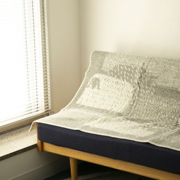 LAPUAN KANKURIT/PAKAPAAT ウールブランケット 130×180cm -羊の群れが