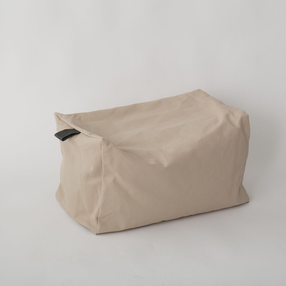 グレーベージュ