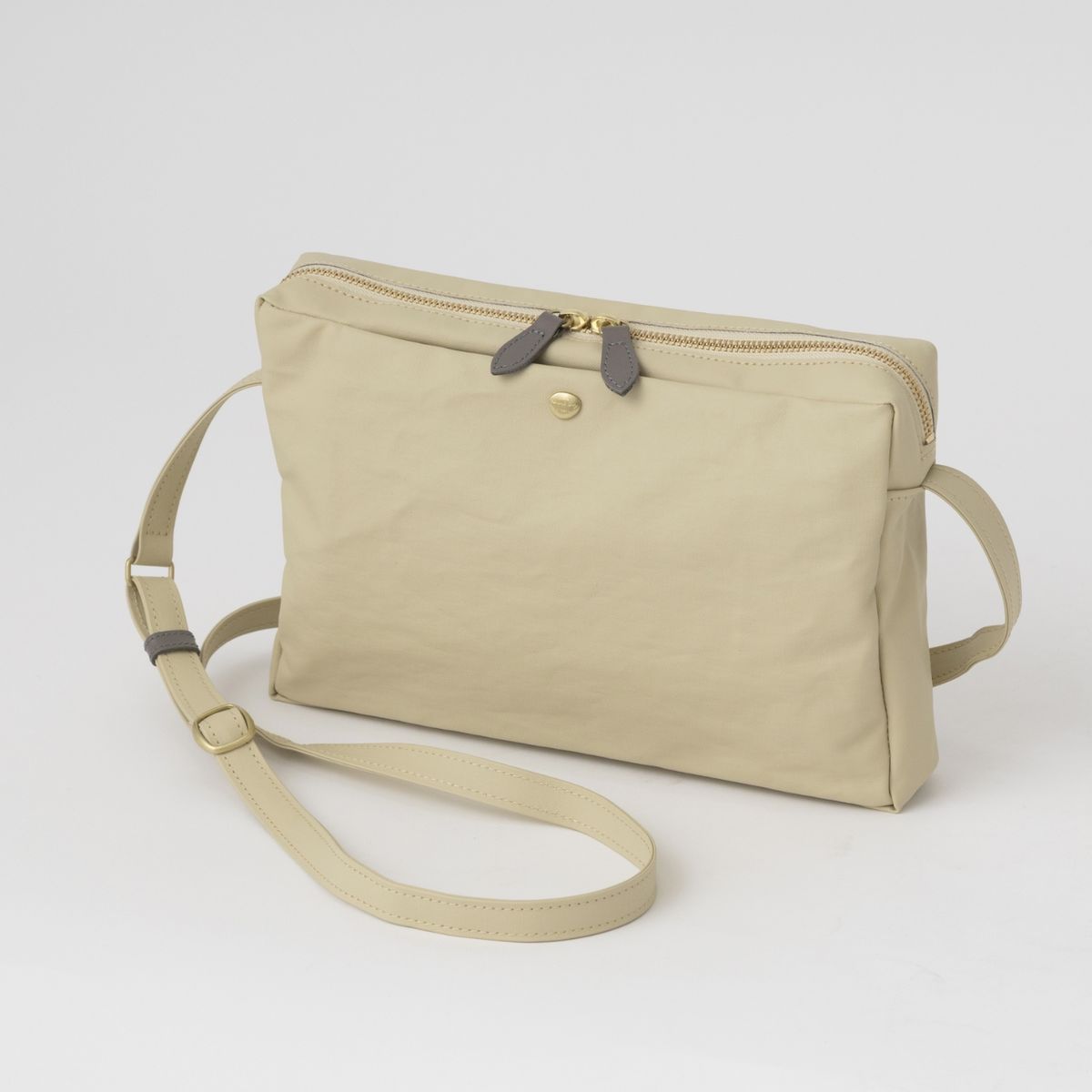 ライトイエロー