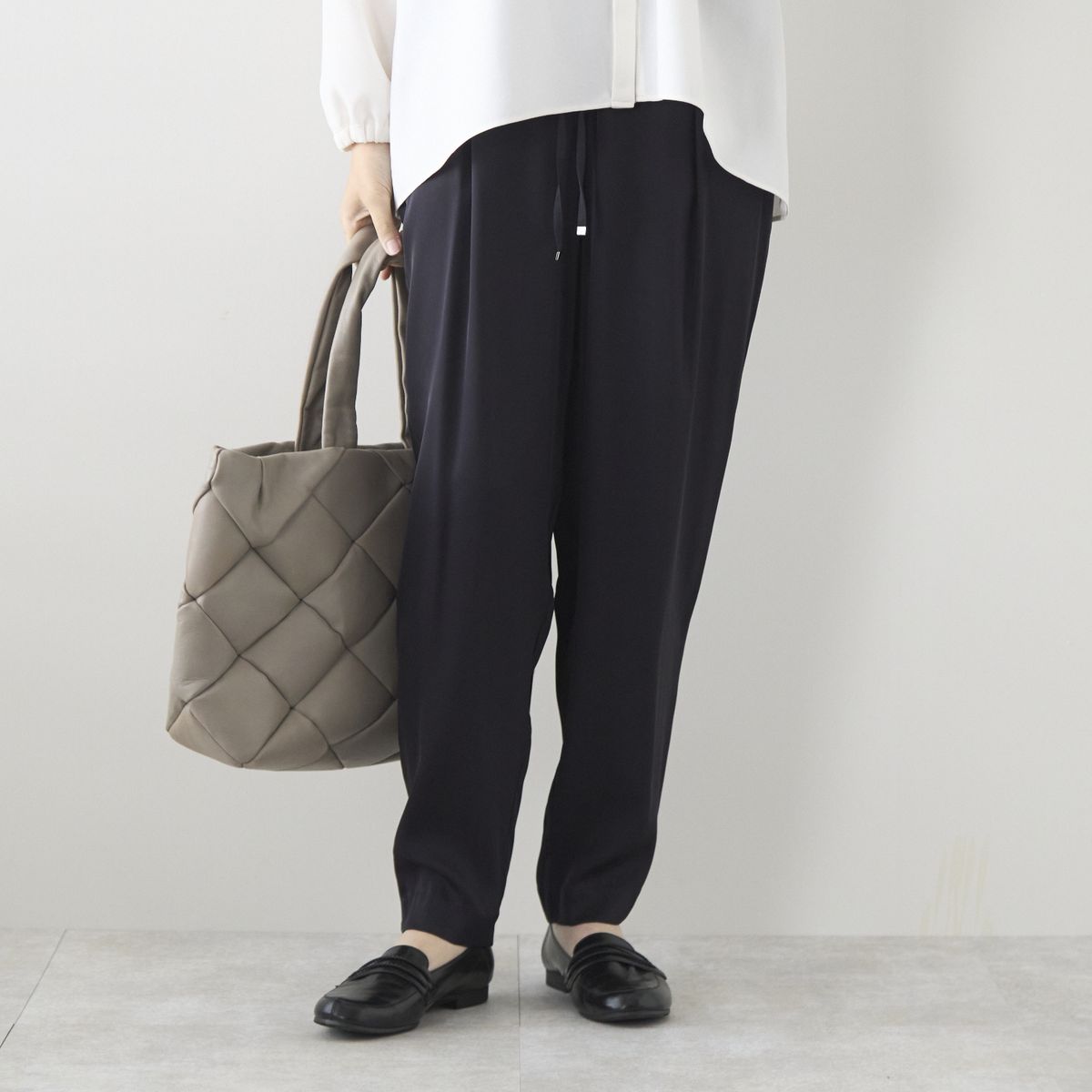 グレーネイビー