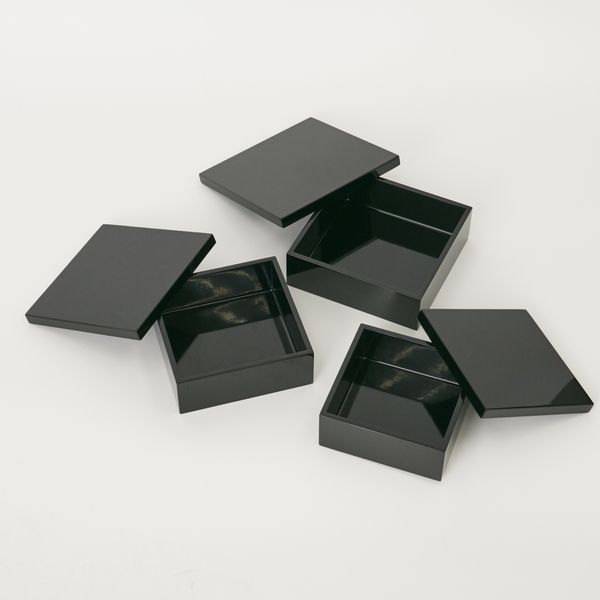 正角切溜三入子 -入れ子式でコンパクト収納、普段使いできる重箱