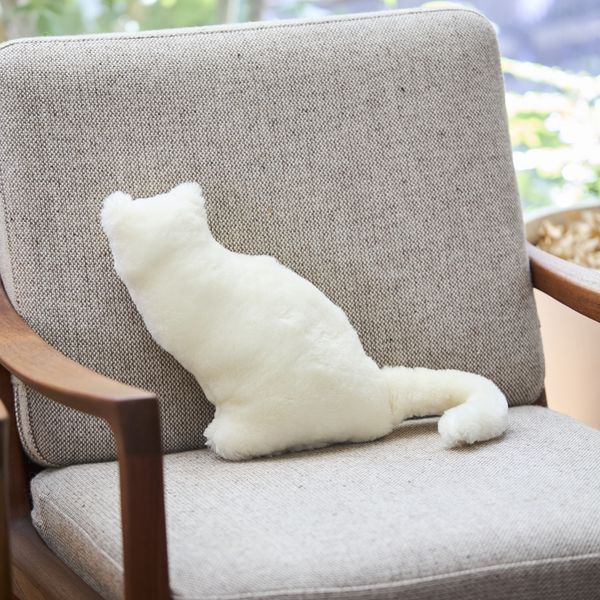 Fauna x SALVOR レア猫クッション動物インテリアネコmomaアニマル LOOM＆SPOOL/SERENE ウール猫クッション -質感も存在感もまるで本物の