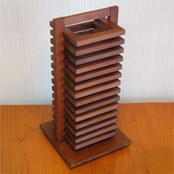 ダークブラウン