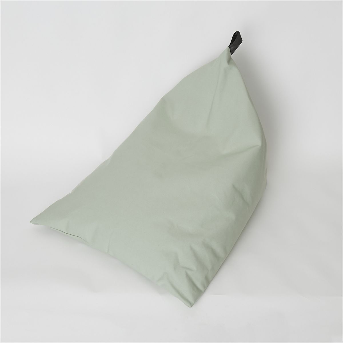 クリームグリーン