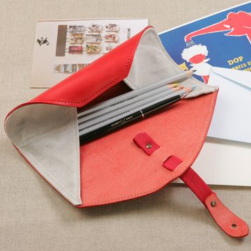 m+/ペンケース ROTOLO SUEDE -一枚革で巻くお洒落な形のペンケース