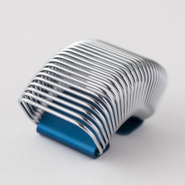 hane ペーパーホルダー -サッと挟めてわかりやすい！職人が作るバネの