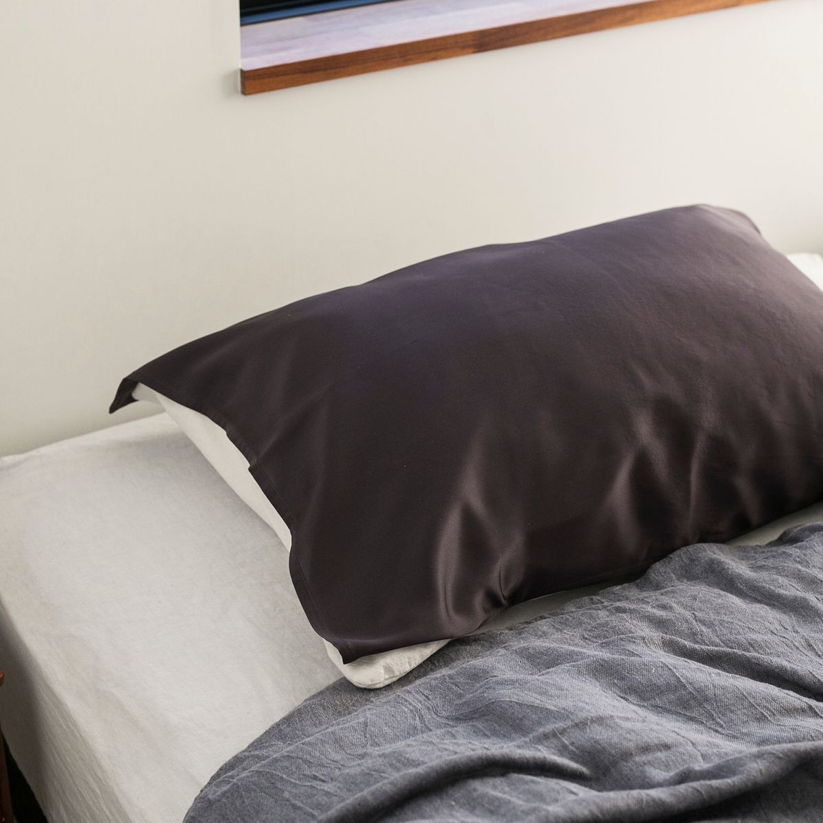 チャコールグレー