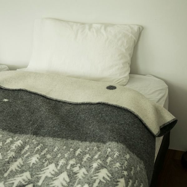 KLIPPAN/ウール シングルブランケット HOUSE IN THE FOREST