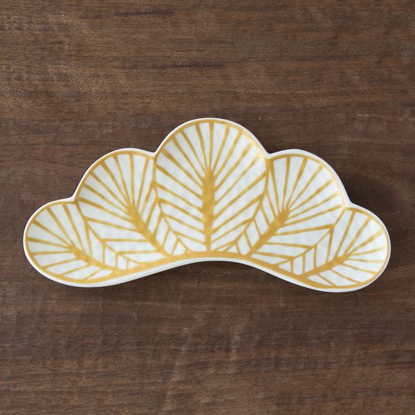 幸楽窯 松葉型前菜皿 -いつものおかずを料亭気分で盛り付けたくなる