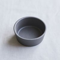 グレー