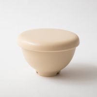 クリームベージュ