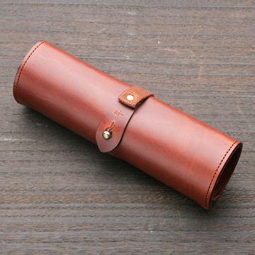 m+/メガネケース ROTOLO occhiali -一枚革で巻く斬新なデザインの