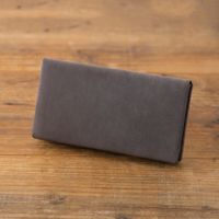 ダークブラウン