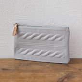 niknit/ニット柄型押しポーチ M