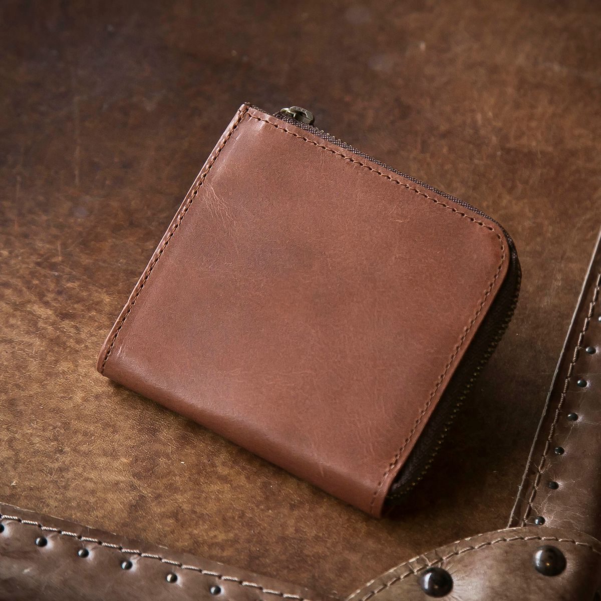 ダークブラウン