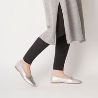 チャコールグレー