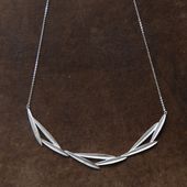 misa/オリーブ sideways ネックレス