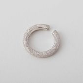 hatsuyume   jewelry & objects/diamond dust ring-earcuff