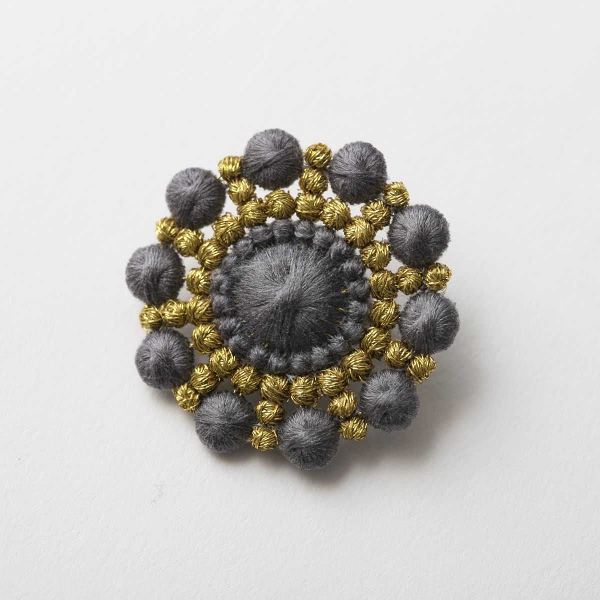 グレー×ゴールド