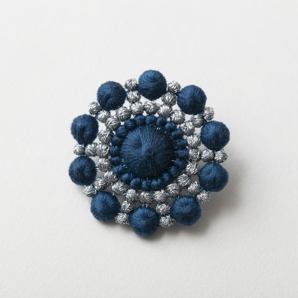 000/ペブル ハナビブローチ -軽くて映える刺繍ブローチでアレンジを