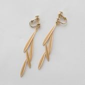 misa/オリーブロングピアス/イヤリング