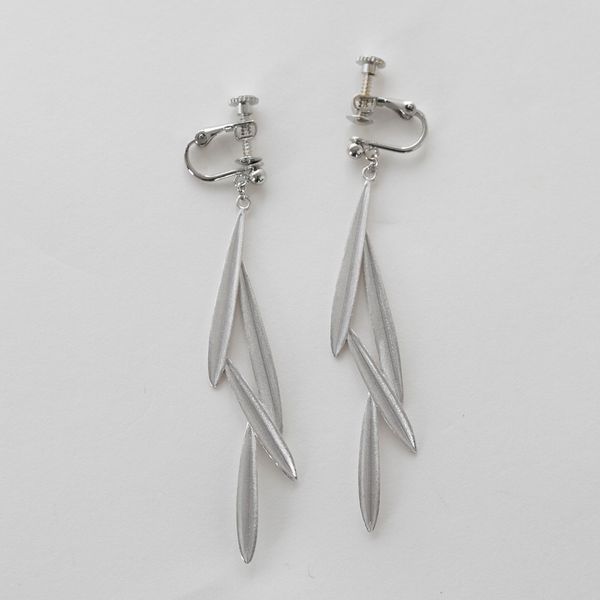 misa/オリーブロングピアス/イヤリング -耳元に、オリーブのシャープな