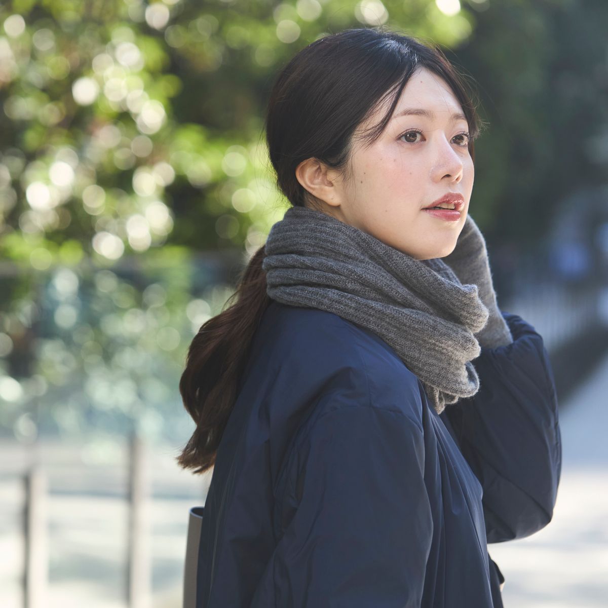 チャコールグレー