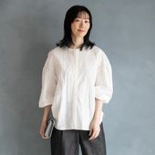 Kilka/軽くて羽織としても使える2WAYシャーリングブラウス