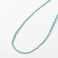 エメラルドグリーン