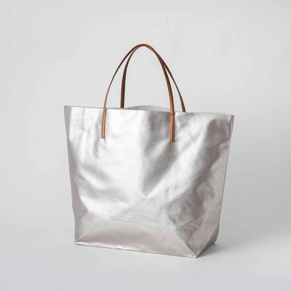 シャンパンゴールド