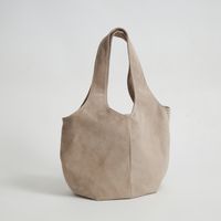 ピンクベージュ