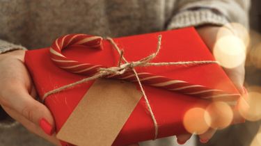 【2025年版】ささやかな想いが伝わる、予算1000円のクリスマスプチギフトの選び方