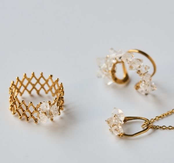 大桃沙織/ブローチ ハナ 45mm -丁寧で緻密な手仕事が光る真鍮ブローチ